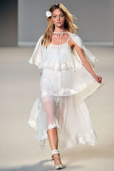 Look 27